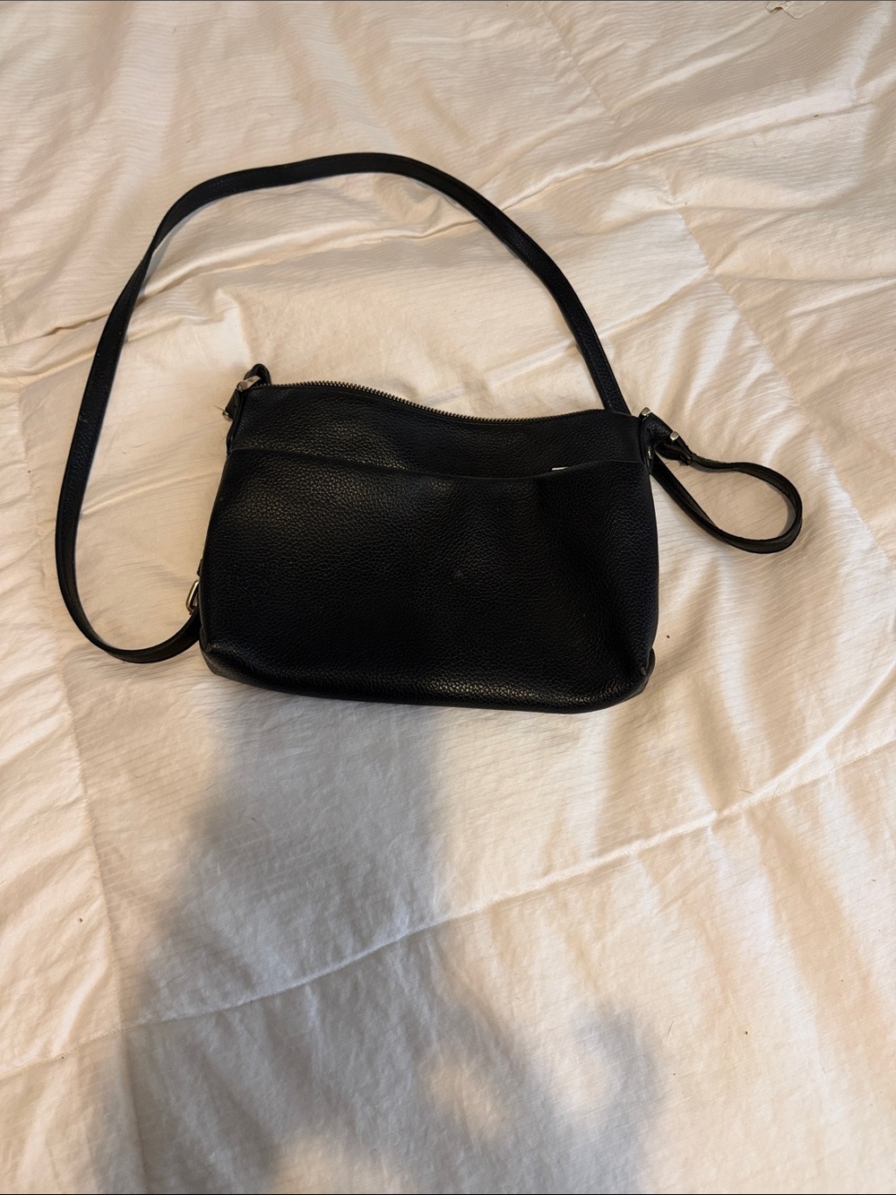Classic Black Leather Crossbody Bag - Unbranded